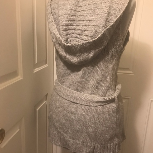 Gray Sleeveless Open-Front Hooded Cardigan - Picture 4 of 5